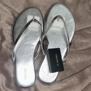 NWT Forever 21 Metallic Silver Sandals